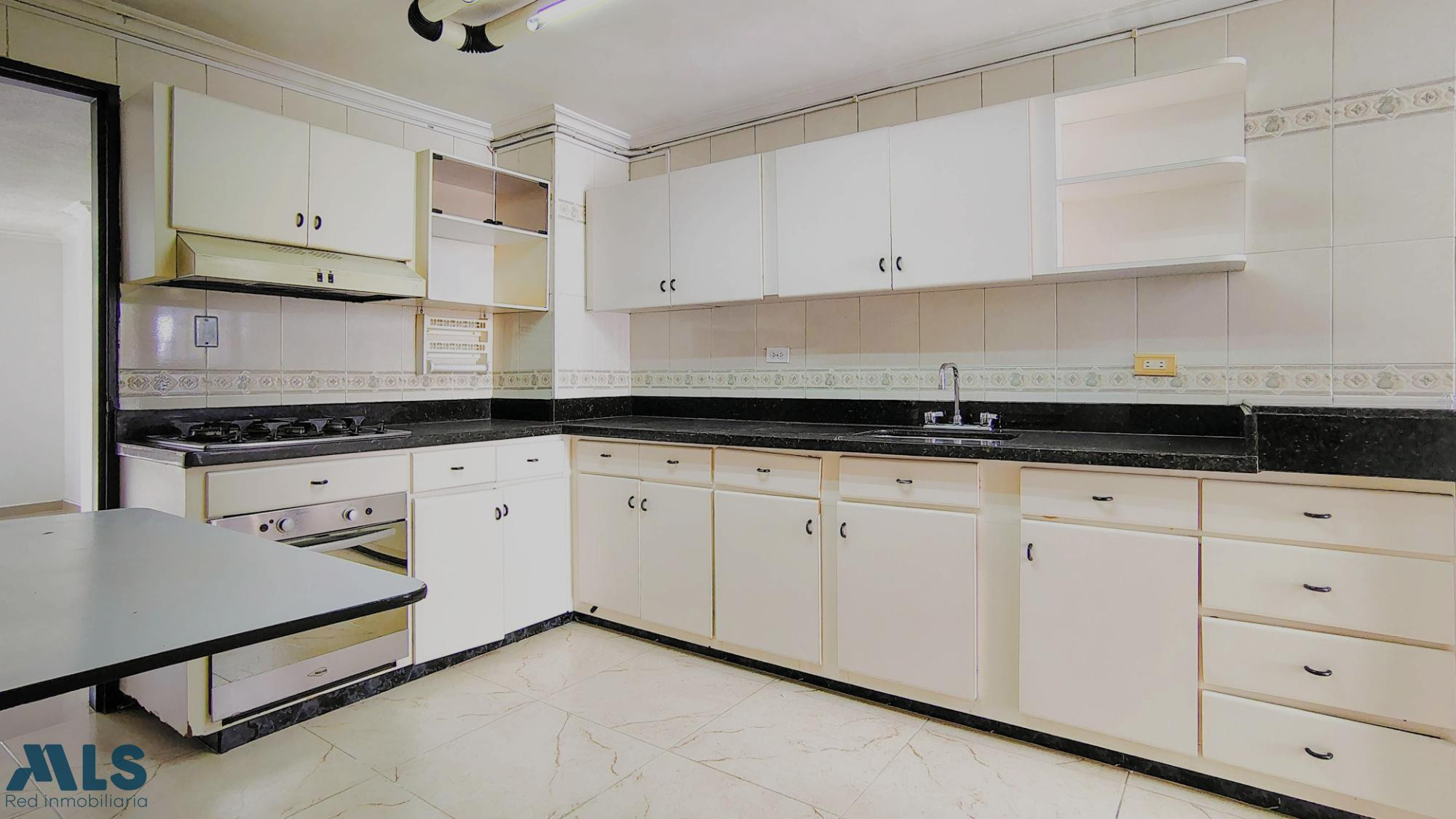 Apartamento en venta segundo piso medellin - laureles