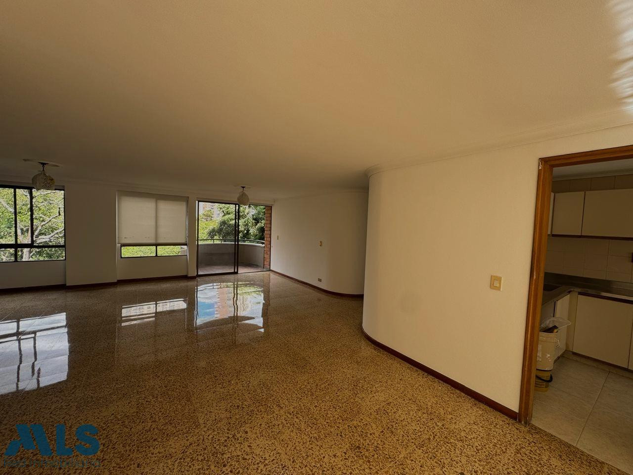 Apartamento en venta, a pasos del Mall Vizcaya medellin - el poblado
