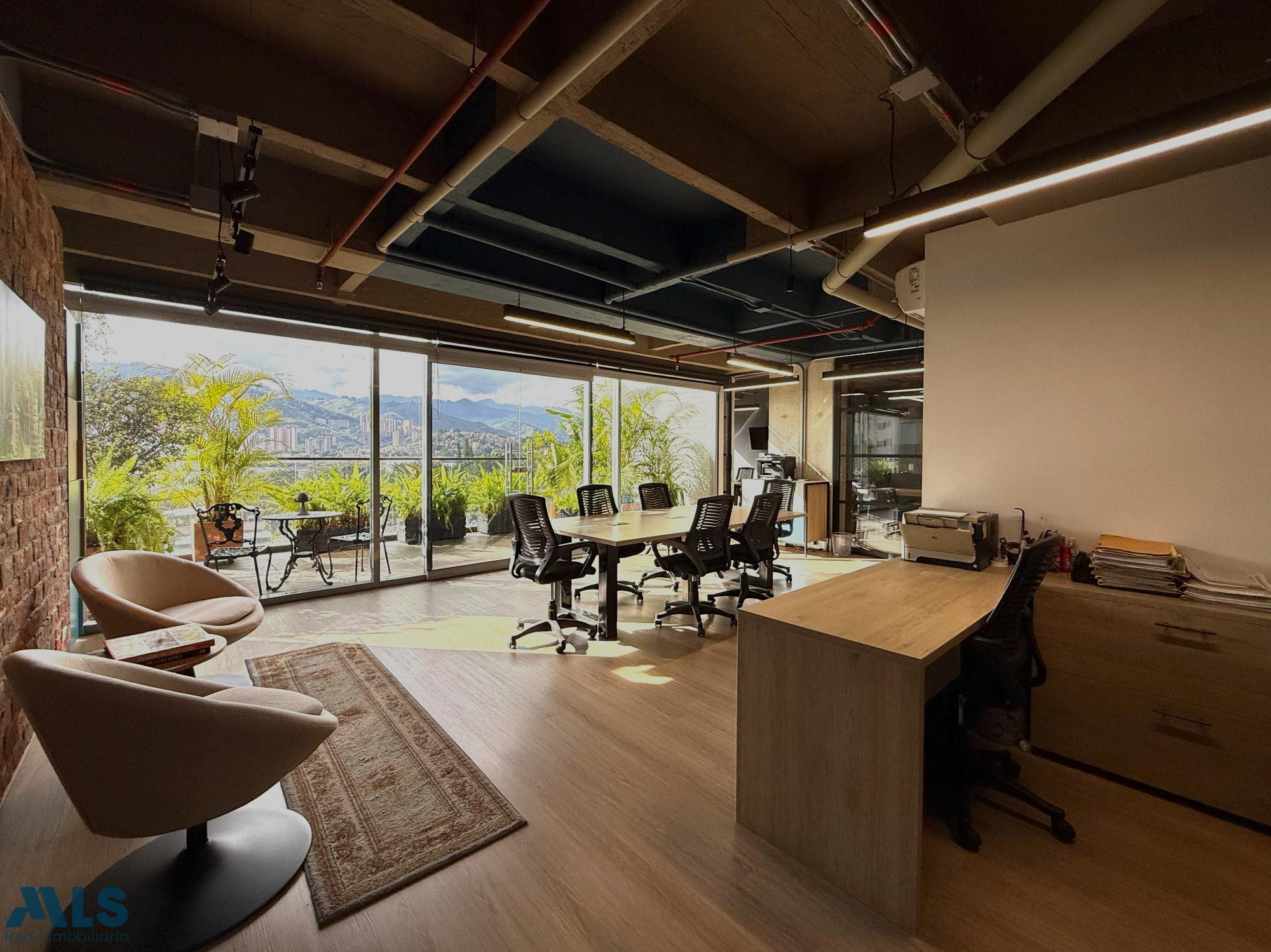 La oficina con la terraza privada que ninguna otra tiene. medellin - la aguacatala