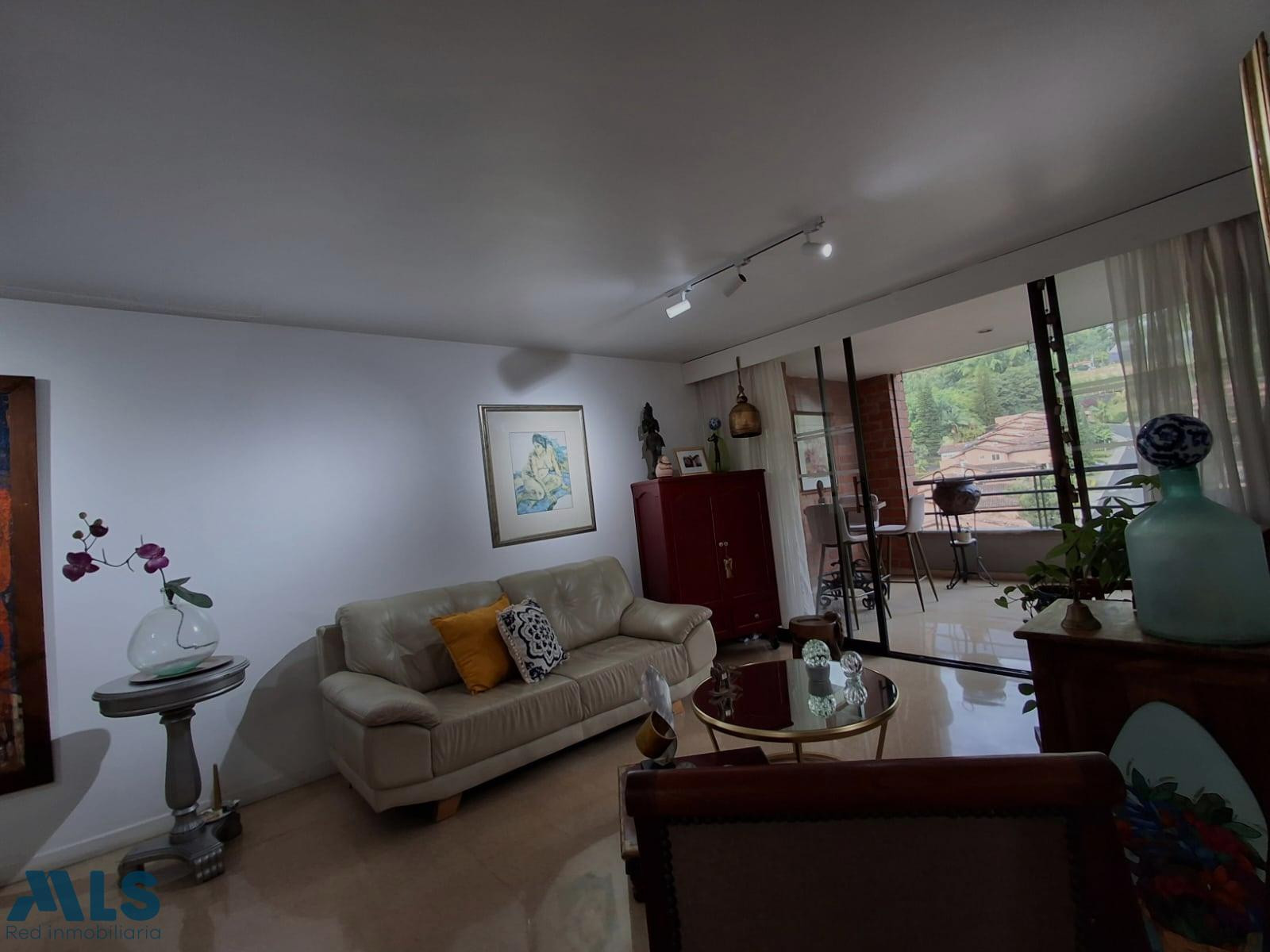 Apartamento con excelente ubicación en el Poblado. medellin - el tesoro