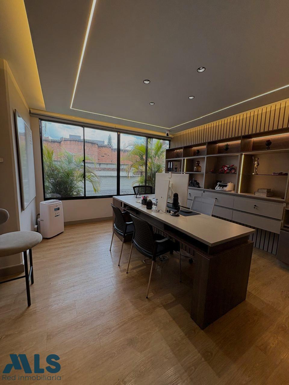 Hermosa oficina con baño privado, totalmente remodelada y dotada con lo mas exclusivo medellin - manila