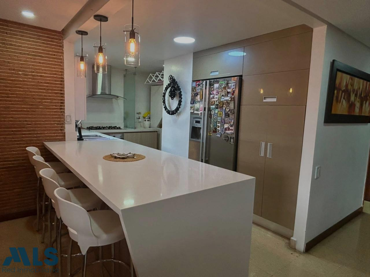 APARTAMENTO EN PISO ALTO UBICADO A PASOS DEL CENTRO COMERCIAL EL TESORO medellin - el tesoro