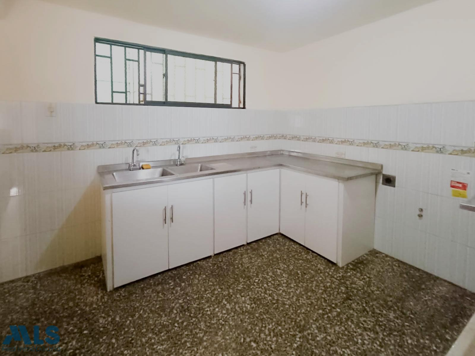 apartamento tercer piso sin ascensor medellin - manrique central no 1