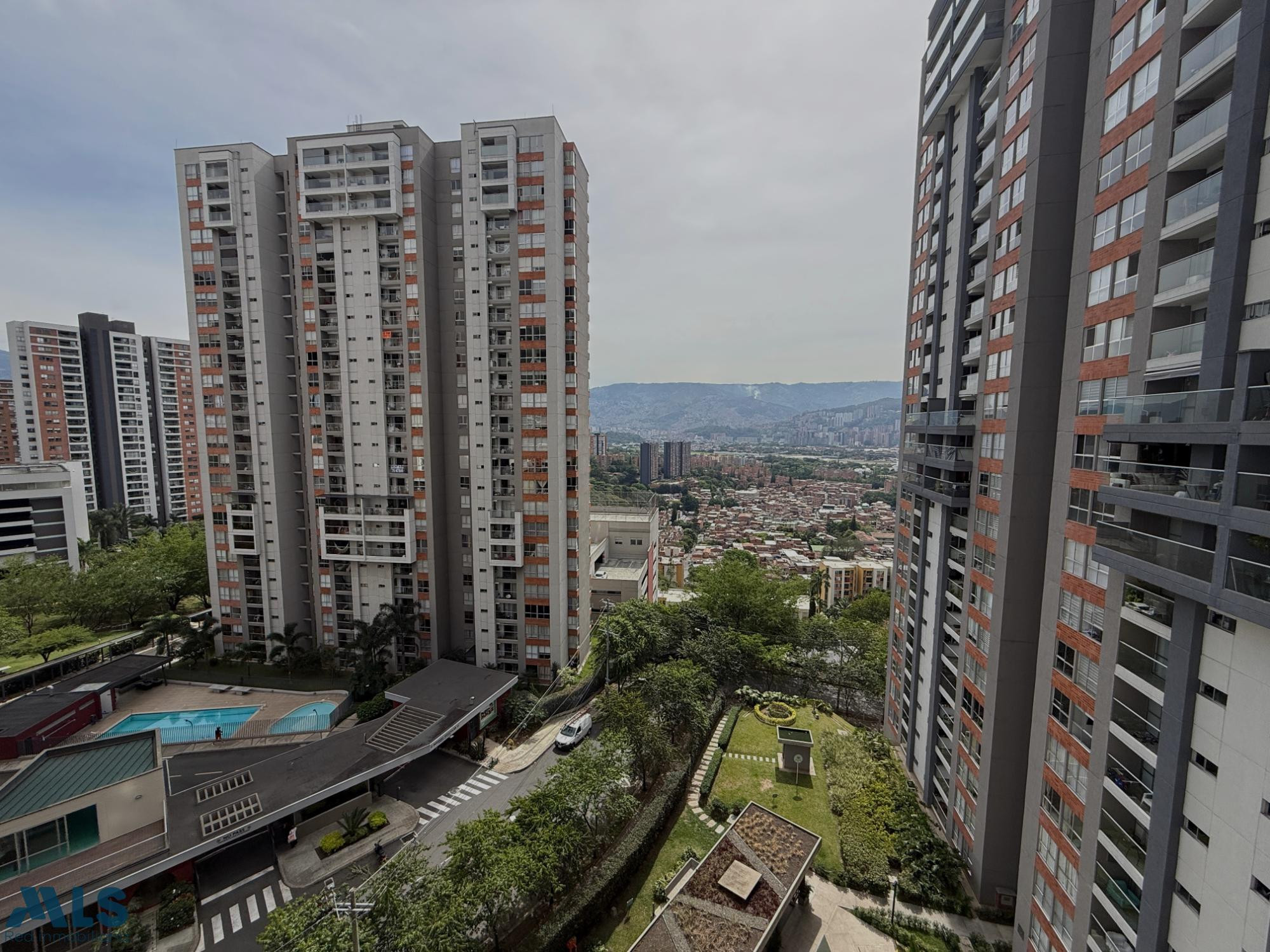 Apartamento sector Loma de Los Bernal en Belén, con linda vista. medellin - loma de los bernal