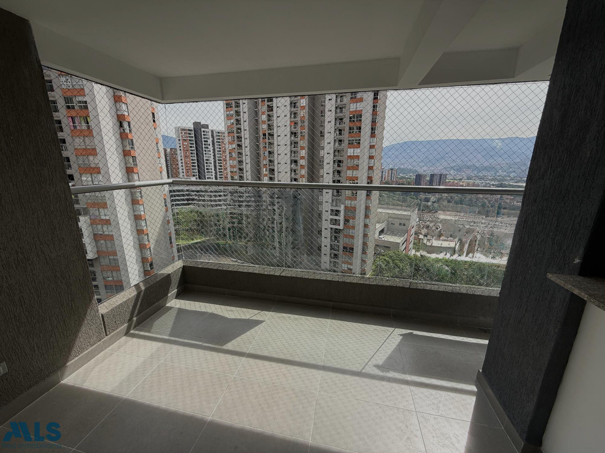 Apartamento sector Loma de Los Bernal en Belén, con linda vista. medellin - loma de los bernal