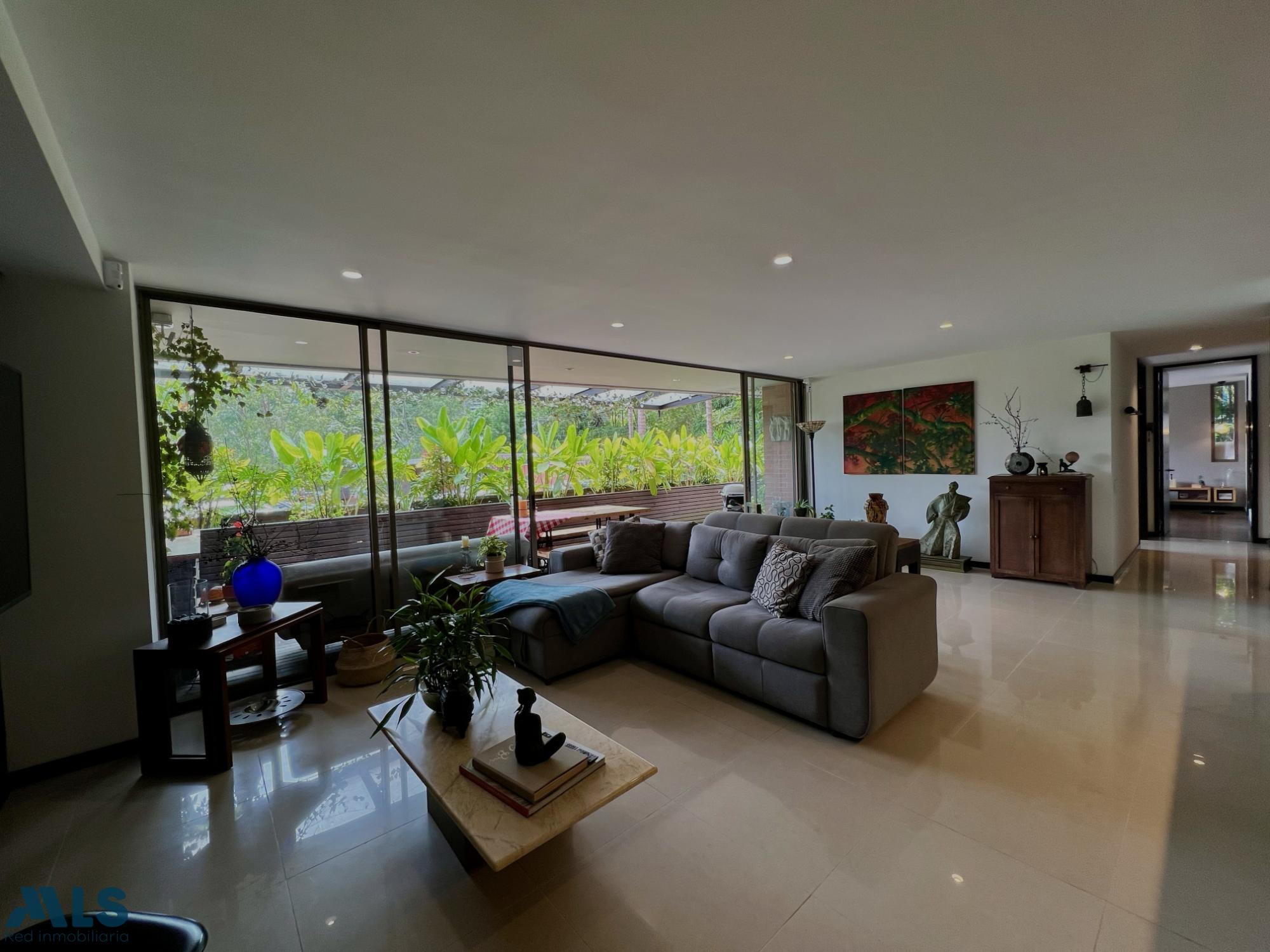 Hermoso apartamento con terraza en unidad completa. medellin - loma cola del zorro