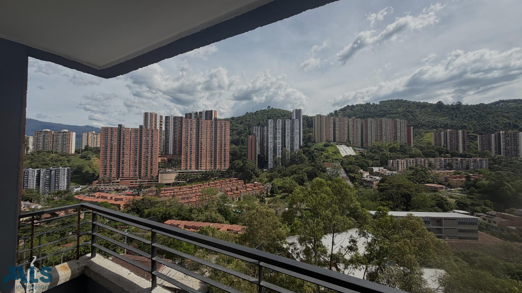 Apto Moderno en Piso 14 con Vista Panorámica medellin - belen rodeo alto