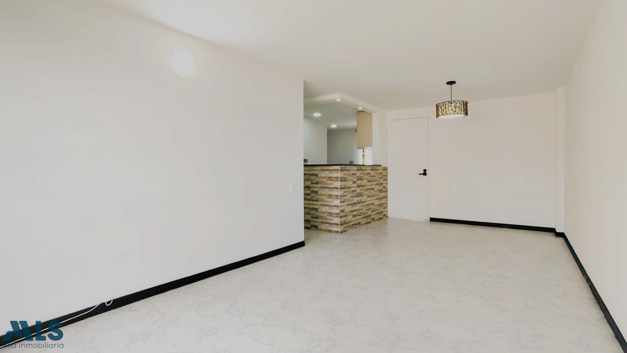 apartamento con parqueadero en laureles medellin - laureles