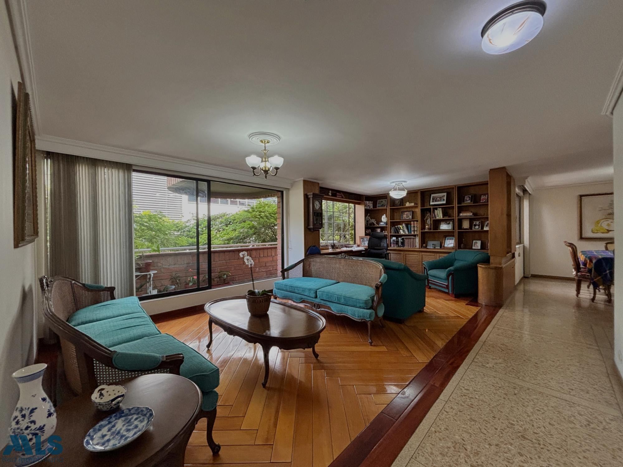 APARTAMENTO EN UNA DE LAS MEJORES UBICACIONES DE EL POBLADO medellin - oviedo