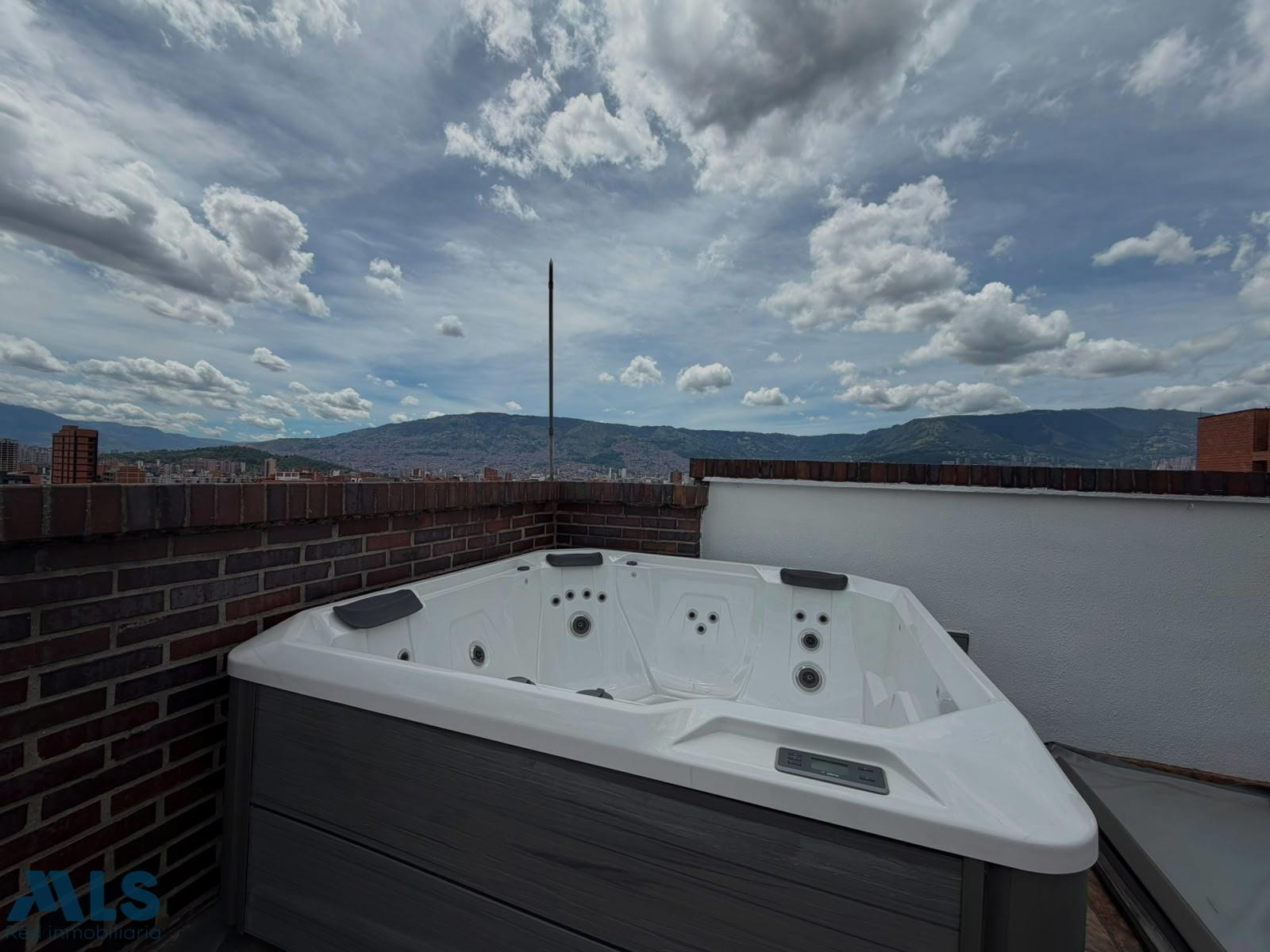 VENTA DE HERMOSO DUPLEX EN LAURELES medellin - la castellana